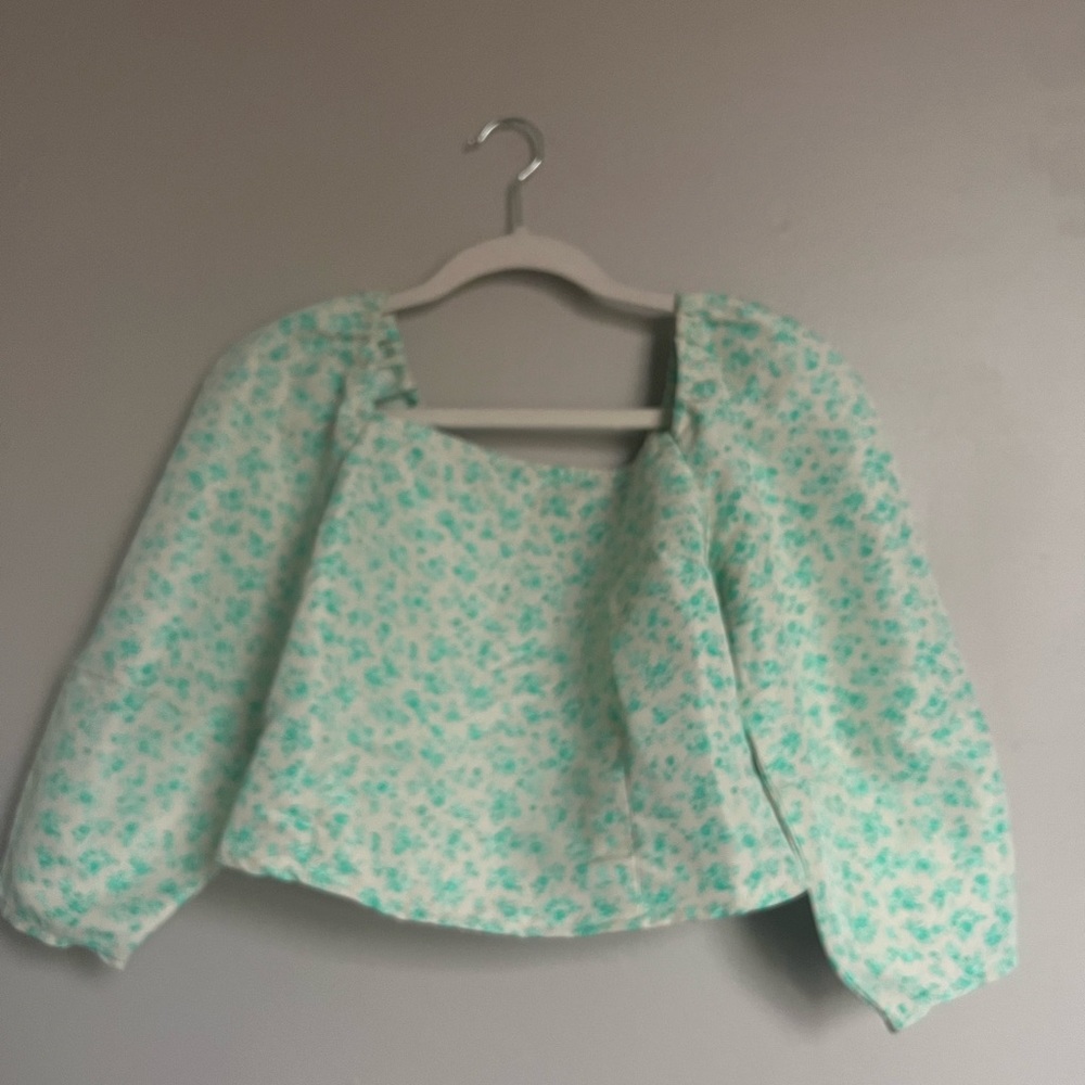 Levi’s Top. Brand new! Size M